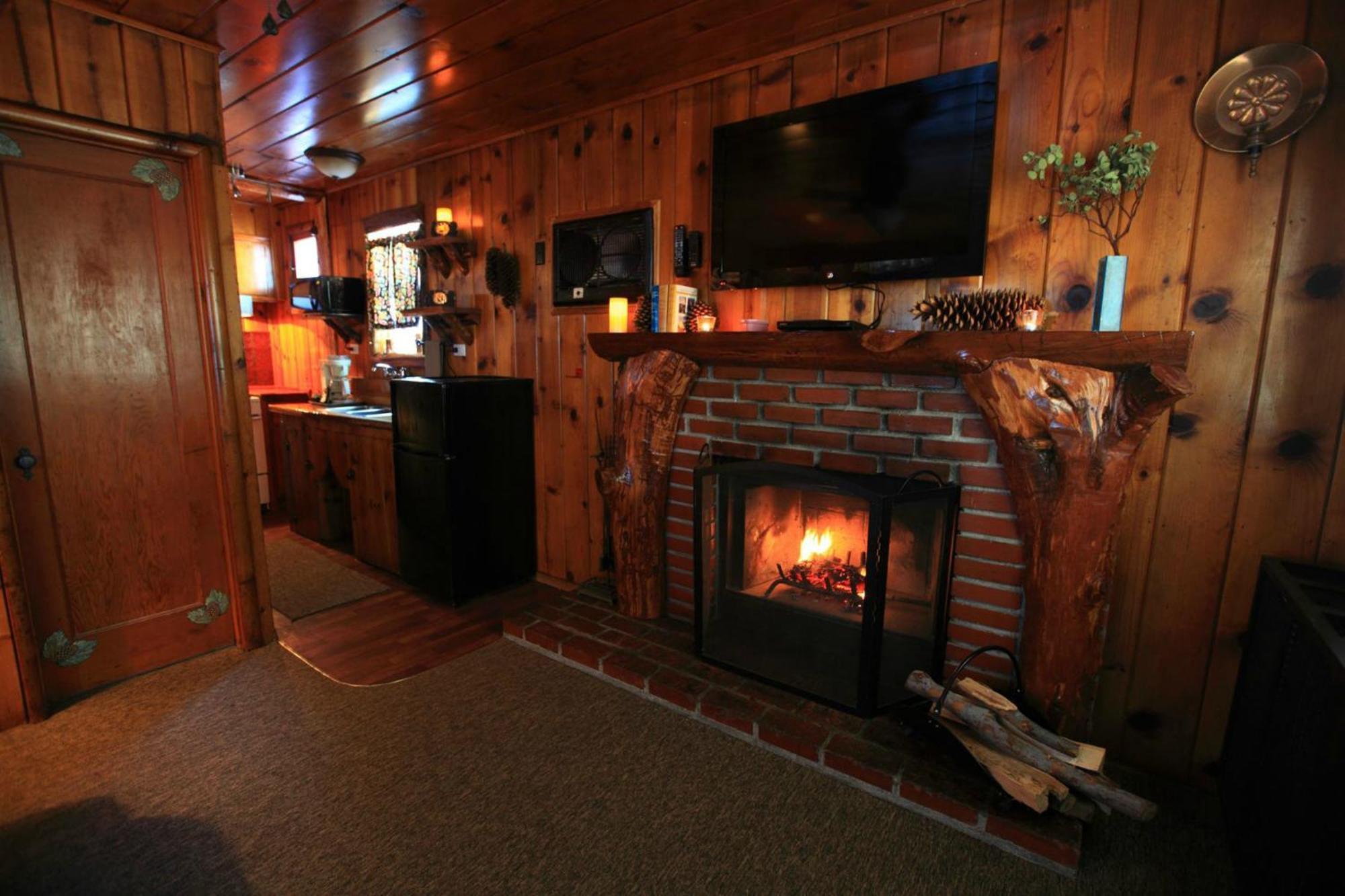 Sleepy Hollow Cabins & Hotel Crestline Ngoại thất bức ảnh