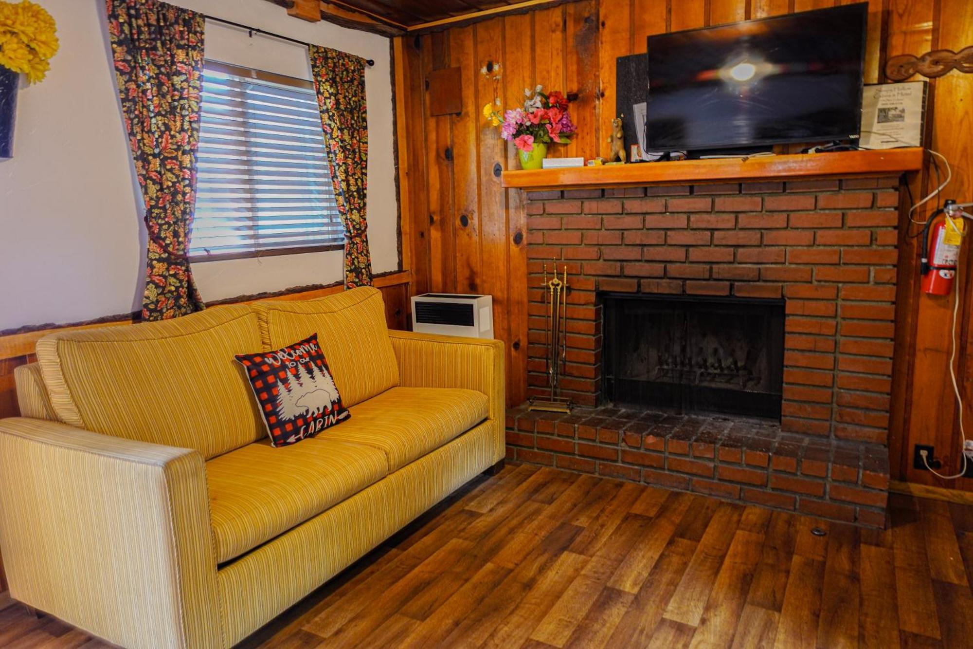 Sleepy Hollow Cabins & Hotel Crestline Ngoại thất bức ảnh