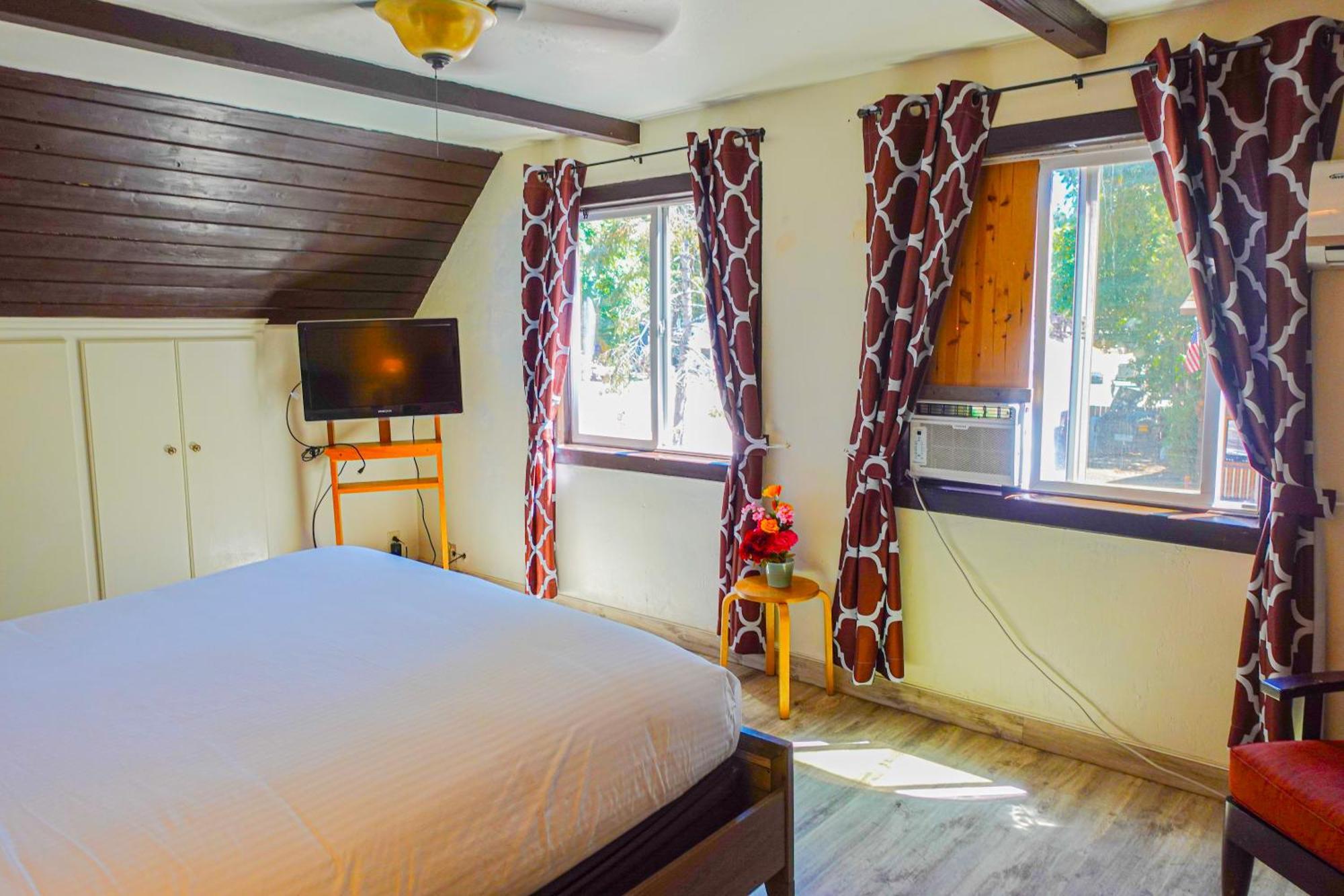 Sleepy Hollow Cabins & Hotel Crestline Ngoại thất bức ảnh