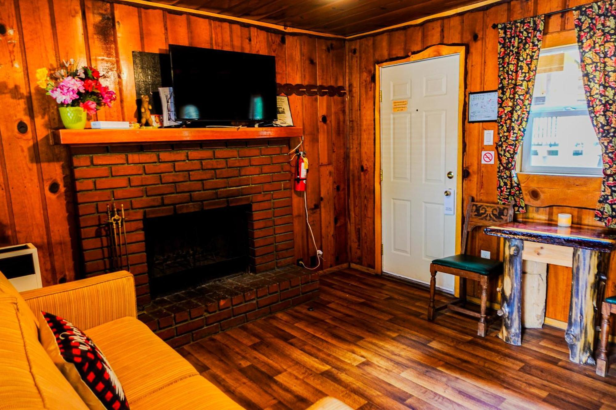Sleepy Hollow Cabins & Hotel Crestline Ngoại thất bức ảnh