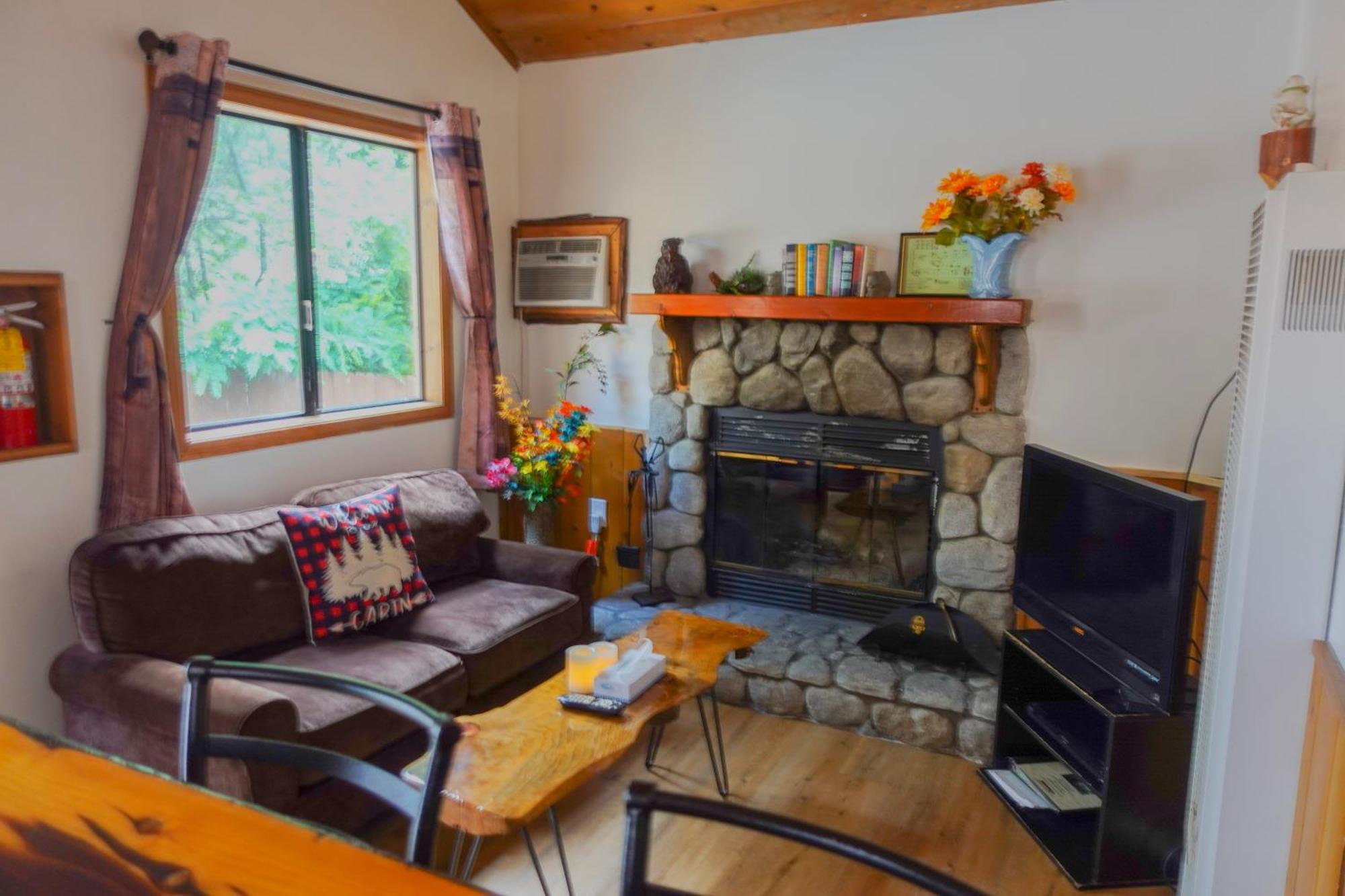 Sleepy Hollow Cabins & Hotel Crestline Ngoại thất bức ảnh