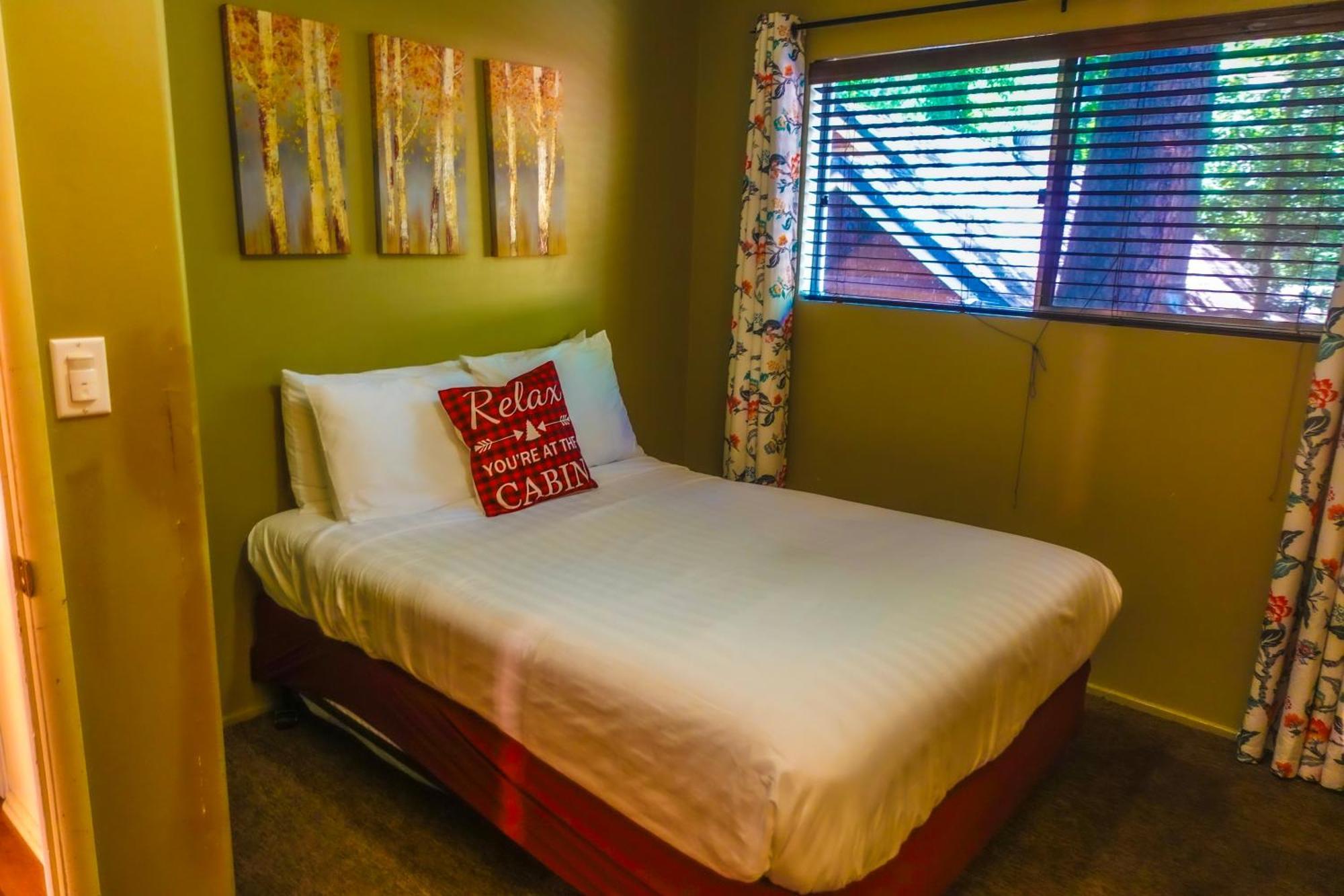 Sleepy Hollow Cabins & Hotel Crestline Ngoại thất bức ảnh