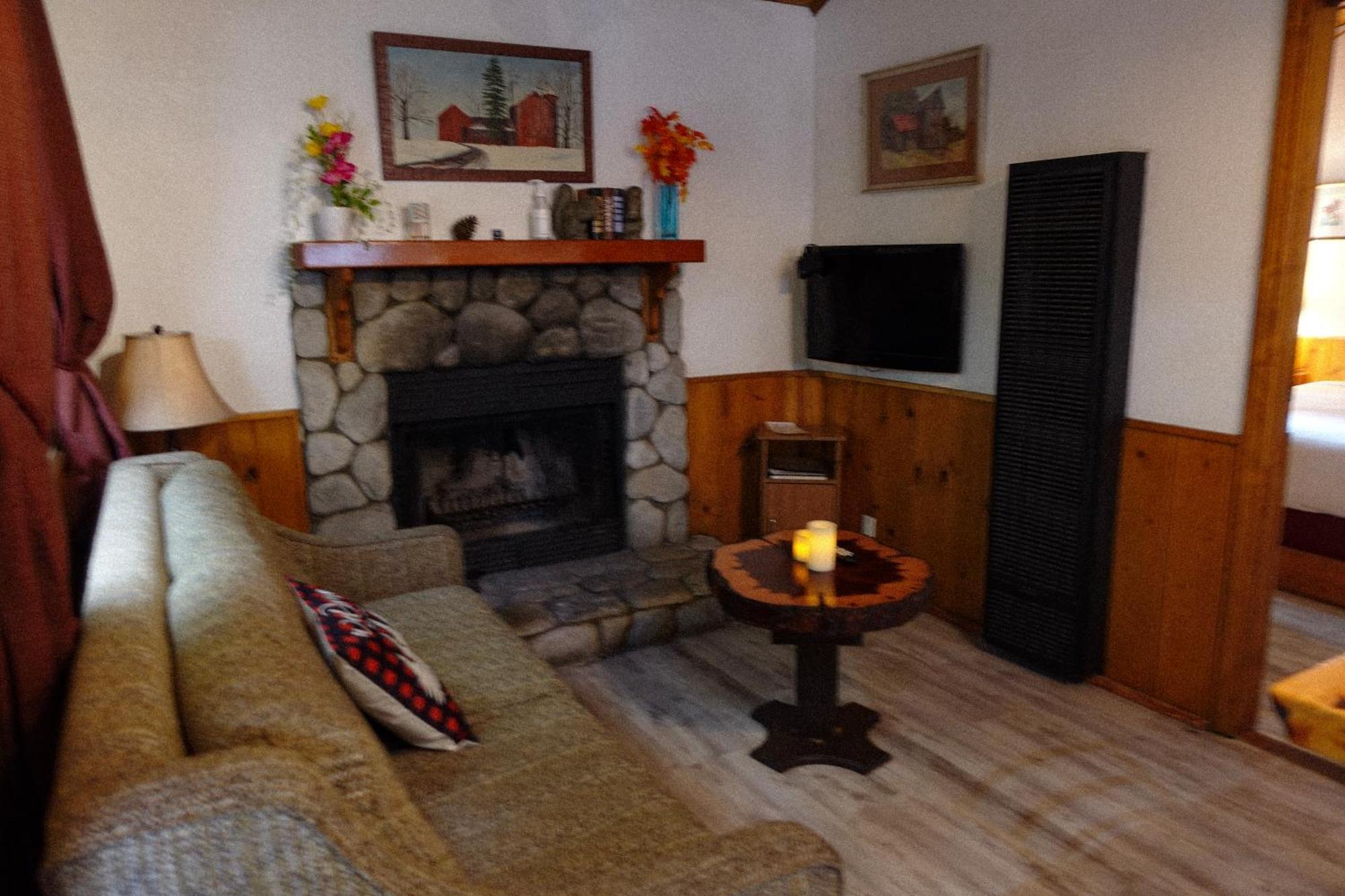 Sleepy Hollow Cabins & Hotel Crestline Ngoại thất bức ảnh