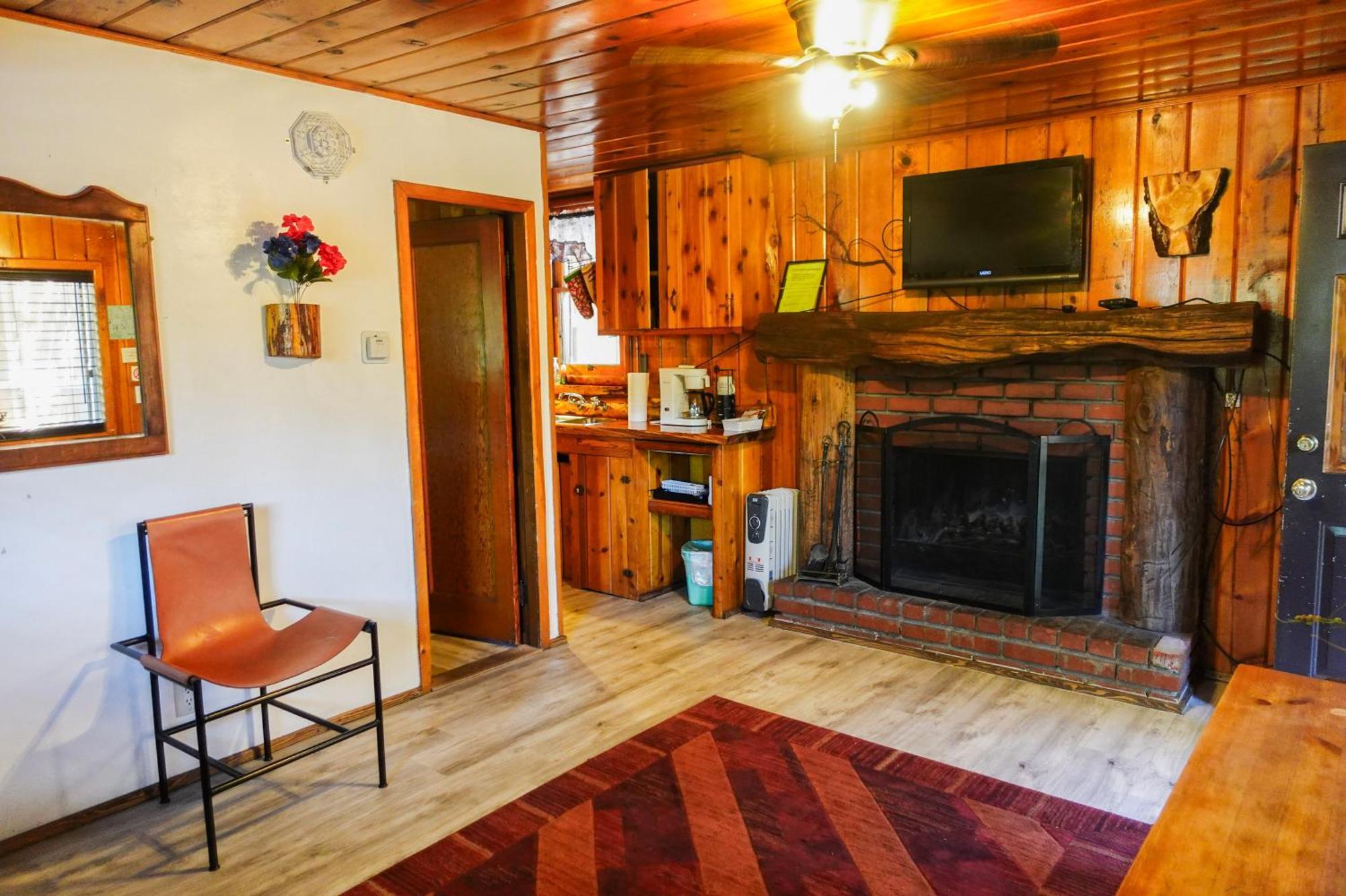 Sleepy Hollow Cabins & Hotel Crestline Ngoại thất bức ảnh