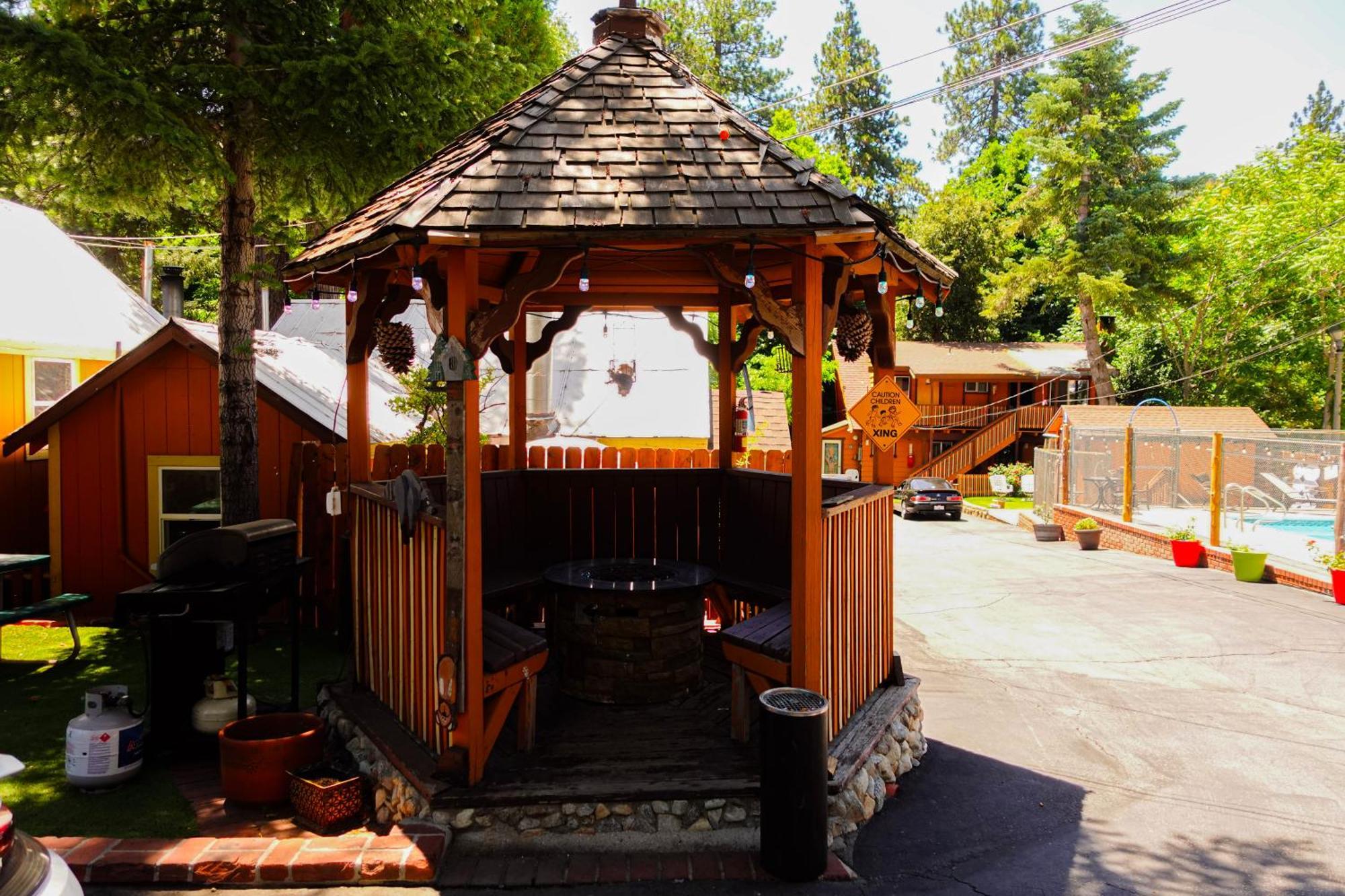 Sleepy Hollow Cabins & Hotel Crestline Ngoại thất bức ảnh